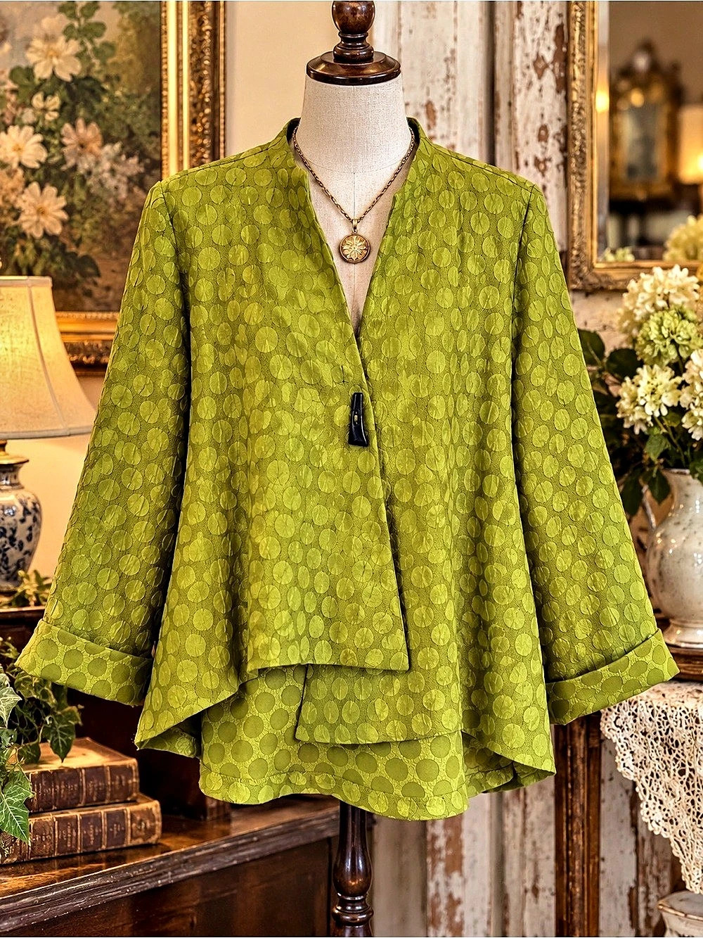 By IC Connie K Green Geometric Cape Size XL Like New
